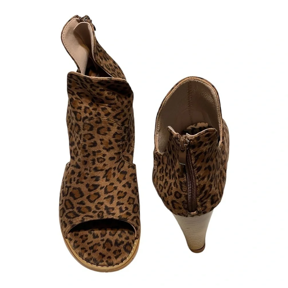Faux Suede Animal Print Peep-Toe Cutout Wedge Heel Ankle Bootie 8M Tan Brown
